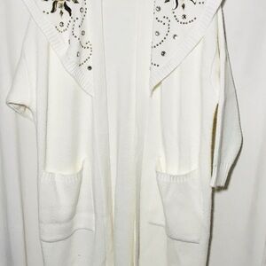 Women’s White Sweater-Coat..”One size” ..by Apparel Collection